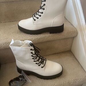 Stylish White Lace-Up Women's Boots